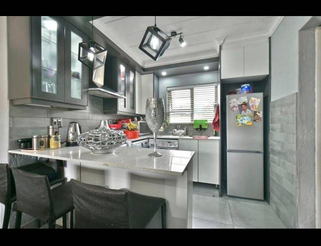 2 BEDROOM TOWNHOUSE FOR SALE IN GLENVISTA